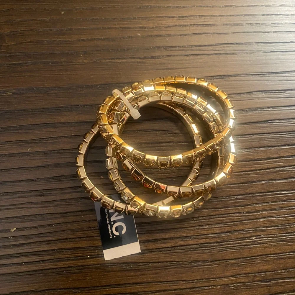 NEW INC International Concepts stretch bracelet